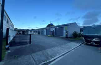 High-Stud Warehouse with Parking