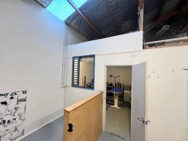 High-Stud Warehouse with Parking