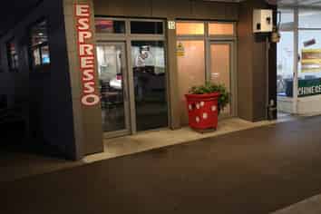 For lease - fully fitted coffee shop