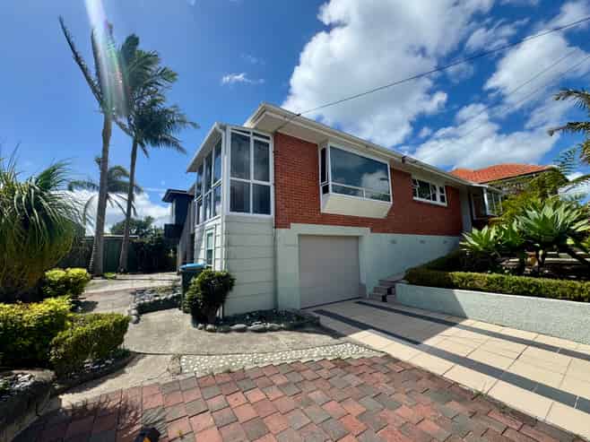 100 Melanesia Road, St Heliers