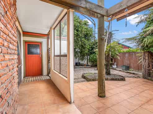 807 Avenue Road East, Parkvale