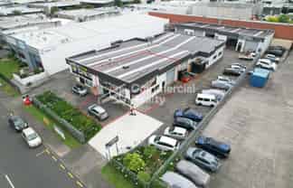 Roadfront Unit With Container Accommodation