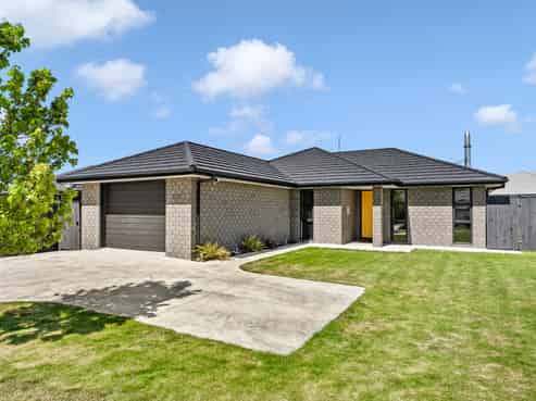 21 Maple Grove, Solway