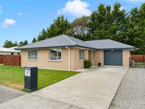 8 Maple Grove, Solway