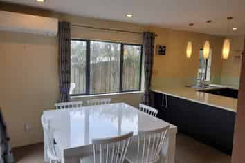 8A Ngatoa Place, Glenfield