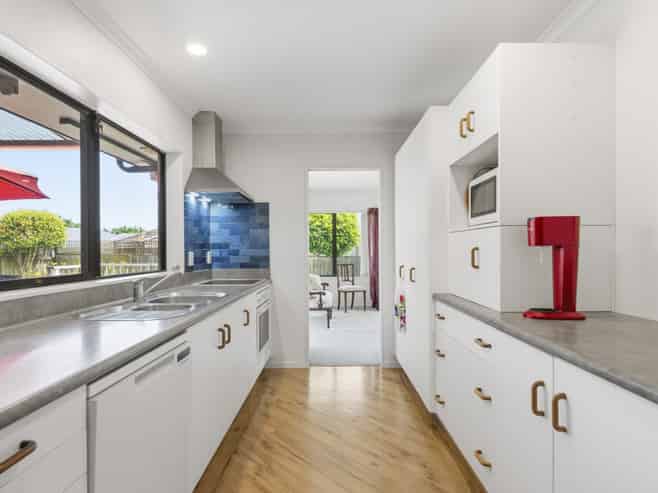 7 Burnt Oak Drive, Pyes Pa