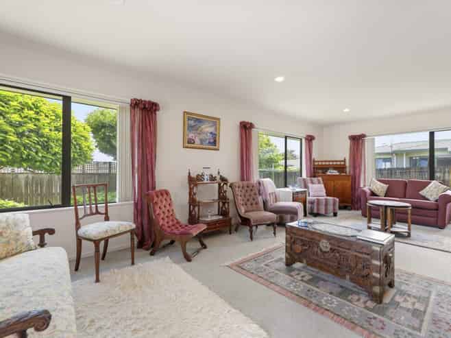 7 Burnt Oak Drive, Pyes Pa