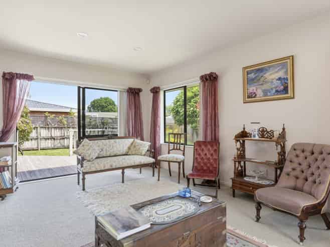 7 Burnt Oak Drive, Pyes Pa