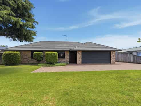 7 Burnt Oak Drive, Pyes Pa