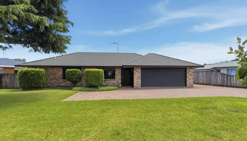 7 Burnt Oak Drive, Pyes Pa