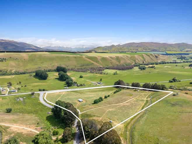  Cnr Ruffell and Ardgour Valley Roads, Tarras