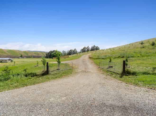  Cnr Ruffell and Ardgour Valley Roads, Tarras