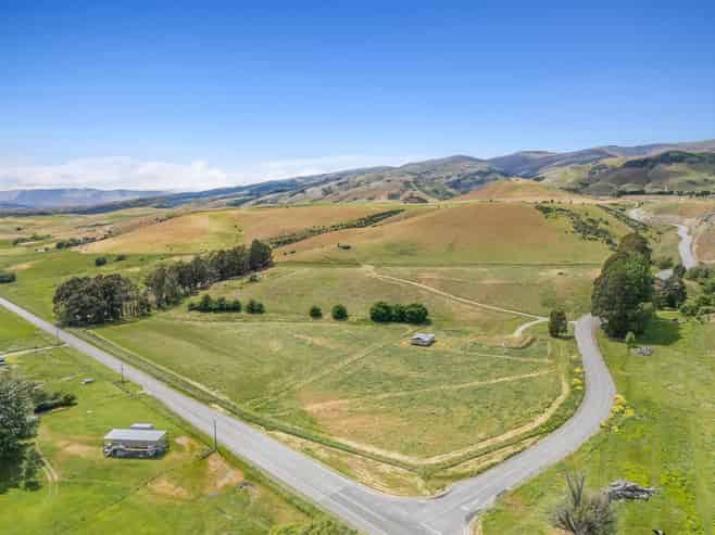 Cnr Ruffell and Ardgour Valley Roads, Tarras