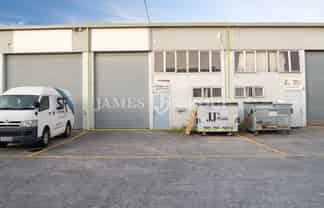 Tidy Clear-Span Unit with Minimal Office | 160sqm