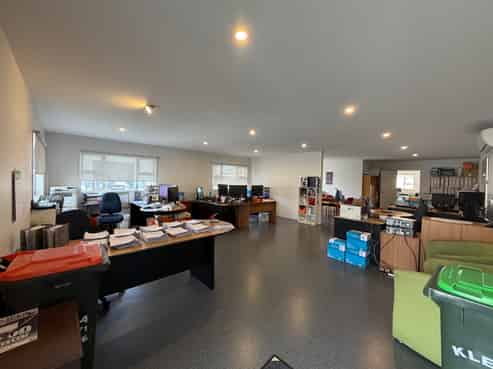 Standalone Mount Industrial - Huge Yard