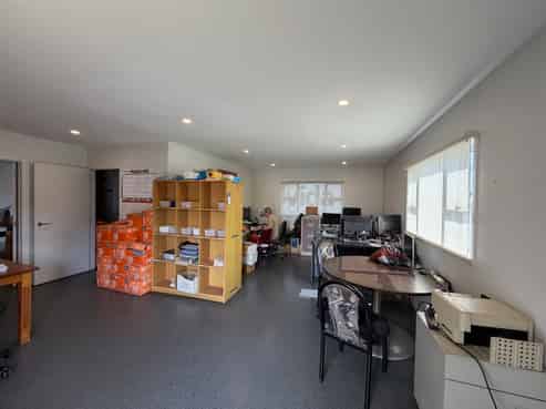 Standalone Mount Industrial - Huge Yard