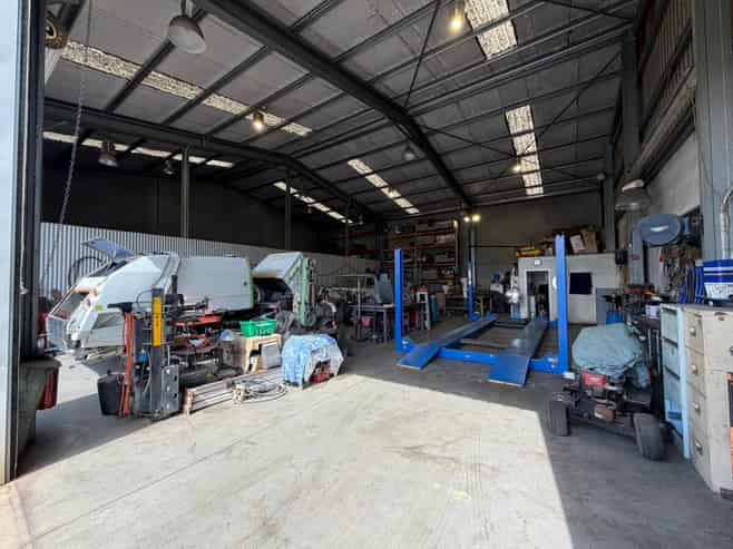 Standalone Mount Industrial - Huge Yard