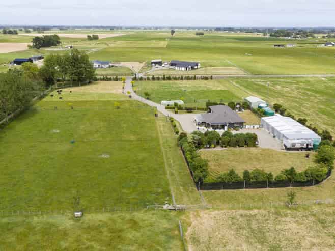 271 Reid Line East, Aorangi