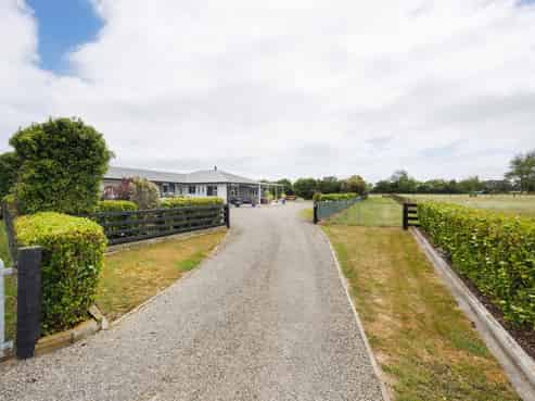 271 Reid Line East, Aorangi