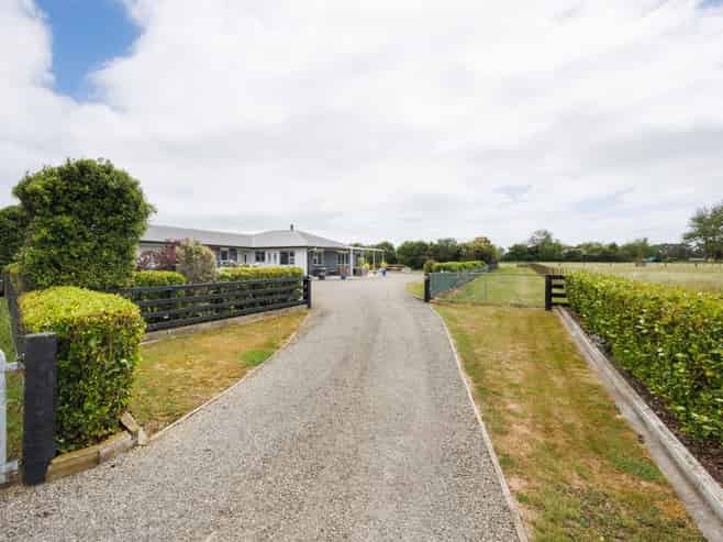 271 Reid Line East, Aorangi
