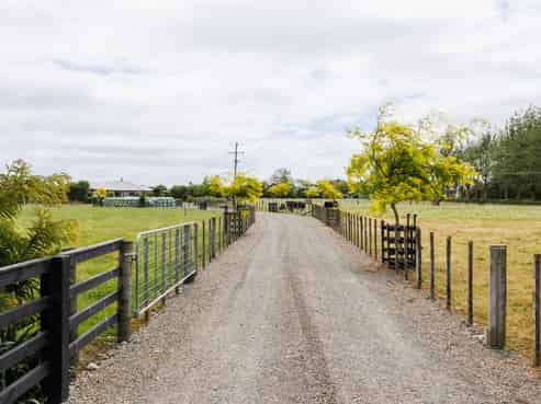 271 Reid Line East, Aorangi