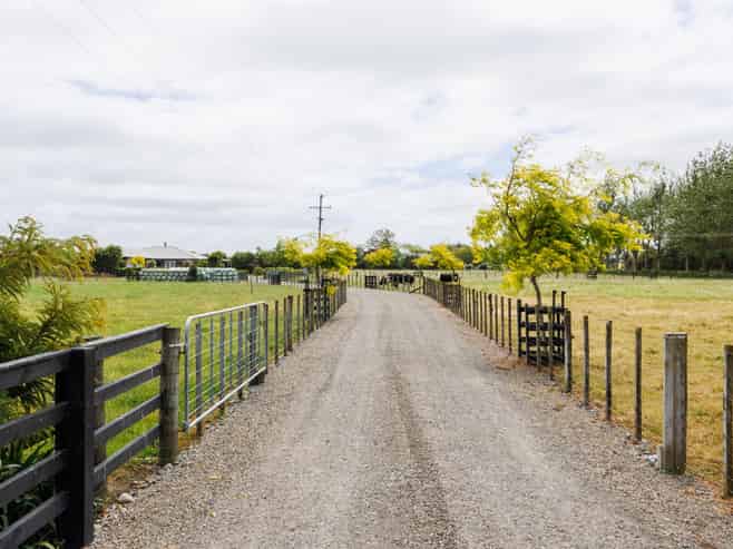 271 Reid Line East, Aorangi