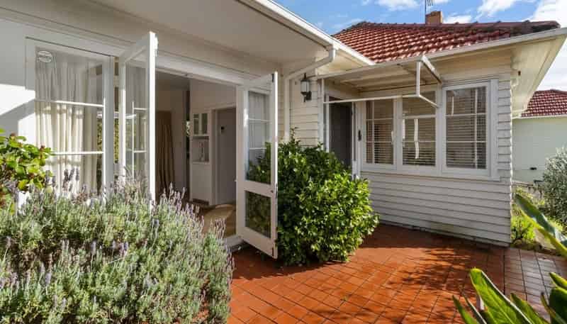 8 Kurahaupo Street, Orakei