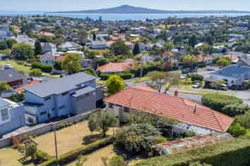 8 Kurahaupo Street, Orakei