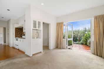 8 Kurahaupo Street, Orakei