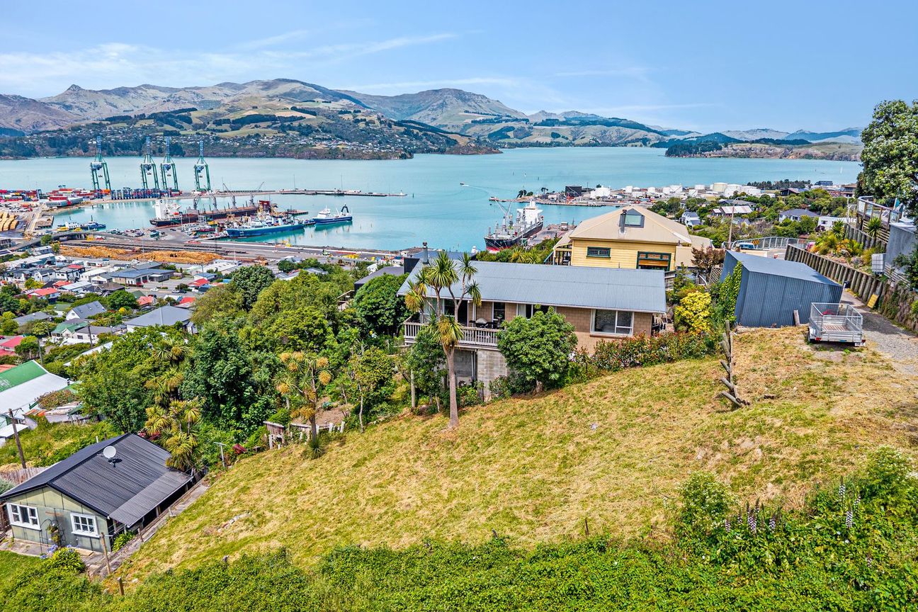 An Exciting Opportunity on the Lyttelton Hillside - Vista 4