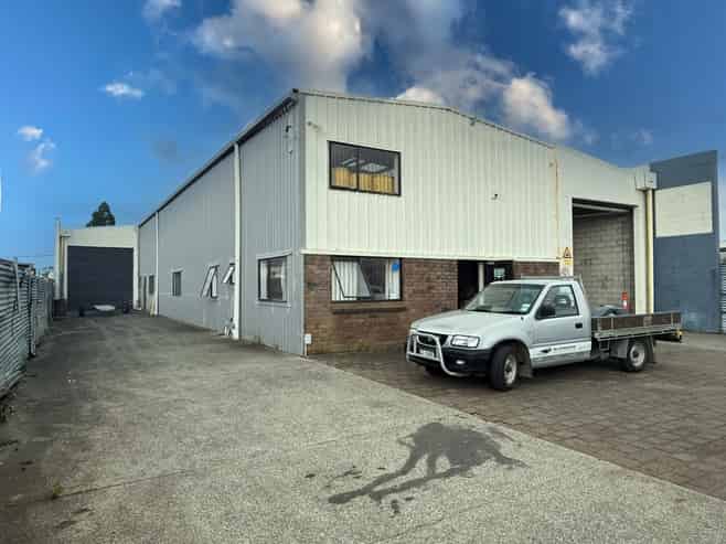 Dual Roller Doors, Secure Site