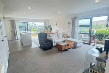 16 Whiri Lane, Hobsonville