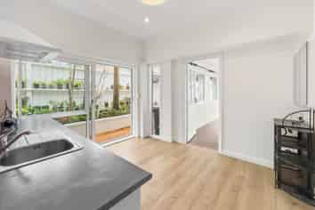 C/73 East Coast Road, Castor Bay