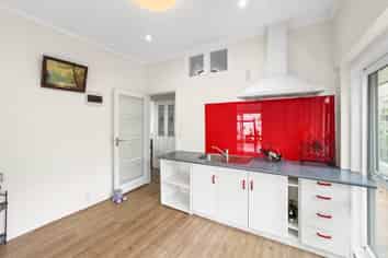 C/73 East Coast Road, Castor Bay