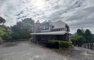 1 Hobbit Lane, Pinehaven