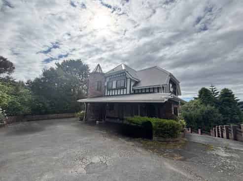 1 Hobbit Lane, Pinehaven