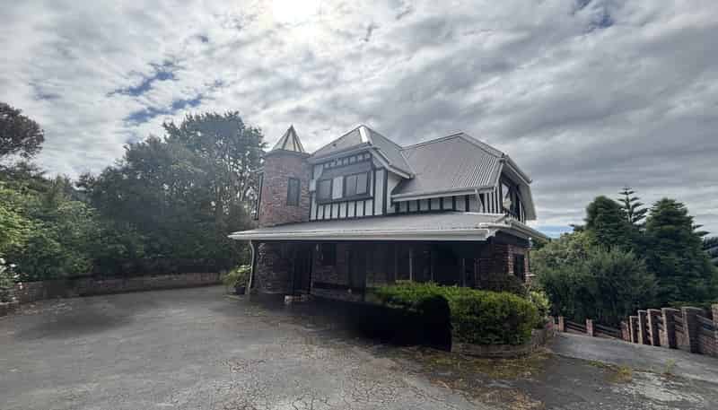 1 Hobbit Lane, Pinehaven