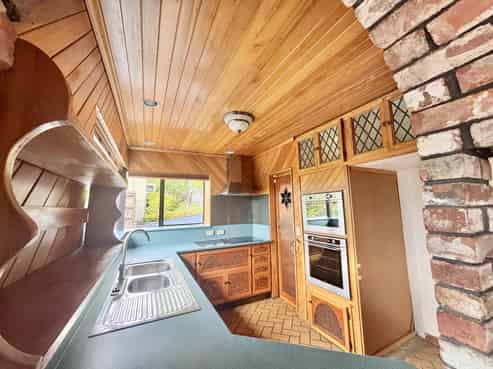 1 Hobbit Lane, Pinehaven