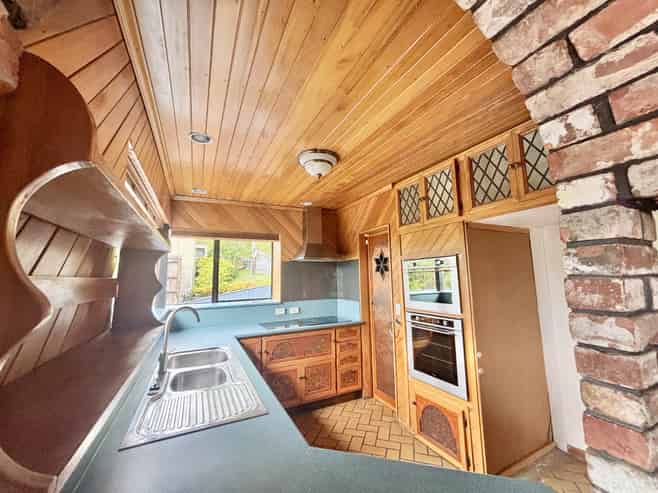 1 Hobbit Lane, Pinehaven