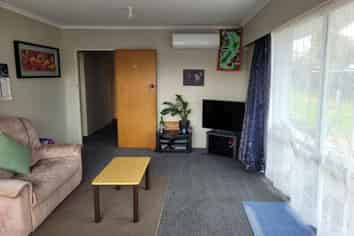 16 Trelawney Crescent, Westown