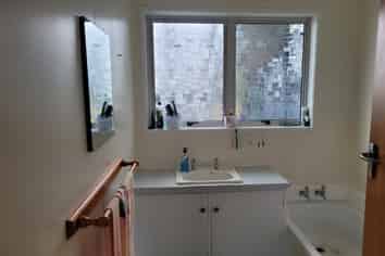 16 Trelawney Crescent, Westown