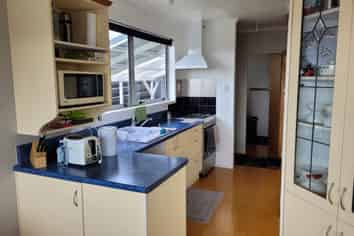 16 Trelawney Crescent, Westown