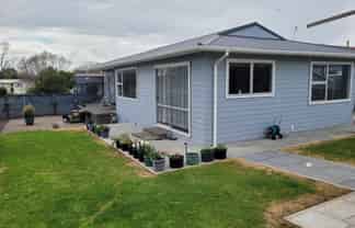 16 Trelawney Crescent, Westown