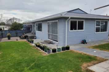 16 Trelawney Crescent, Westown