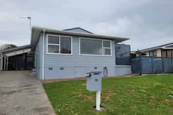 16 Trelawney Crescent, Westown