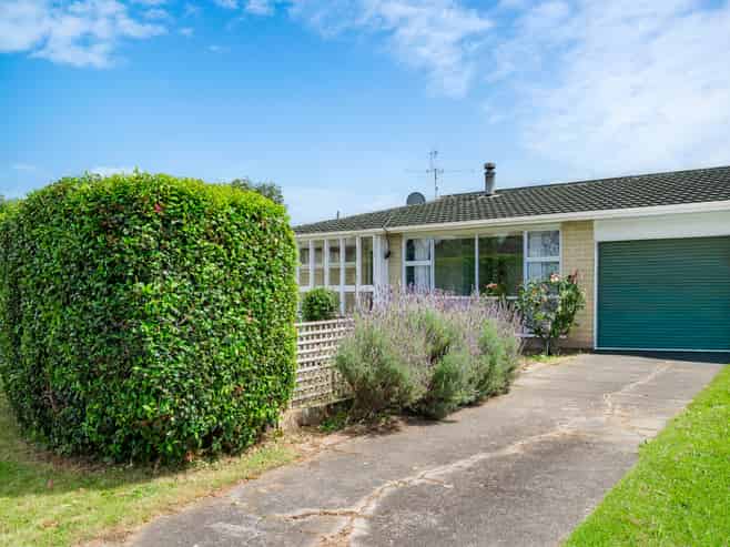 1 Matipo Street, Waikanae
