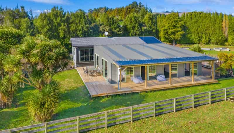 3761 State Highway 23, Raglan