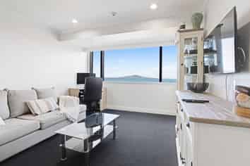 9-17 Byron Avenue, Takapuna