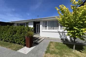 2/69 Aikmans Road, Merivale