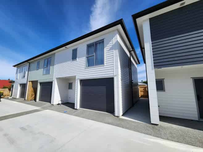4/12 Mana Avenue, Titahi Bay